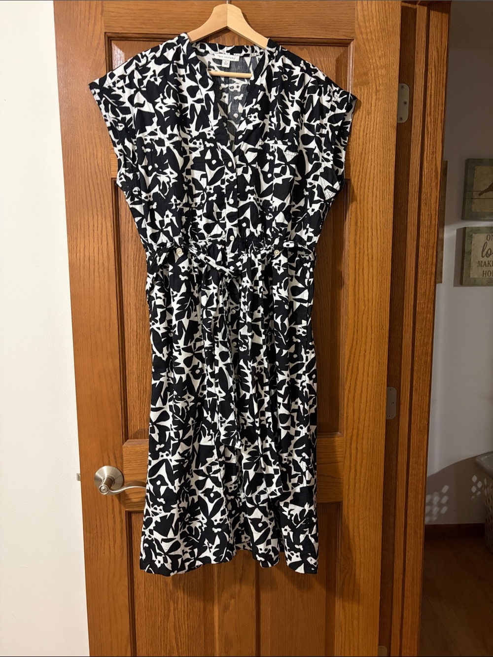 Women's Black and White Printed Midi Dress with V-Neck and Tie Waist